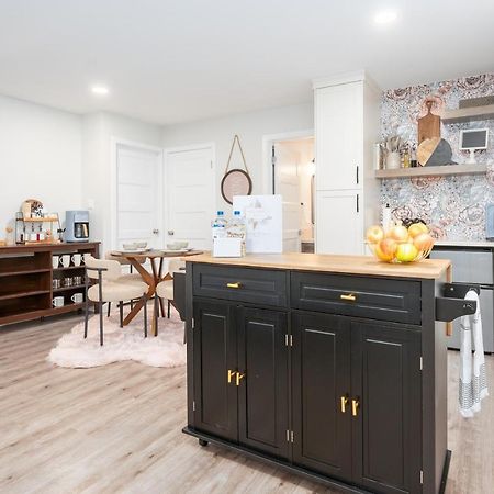 Hotel Copperwood Cozy Cellar With Hot Tub Lethbridge Exterior foto